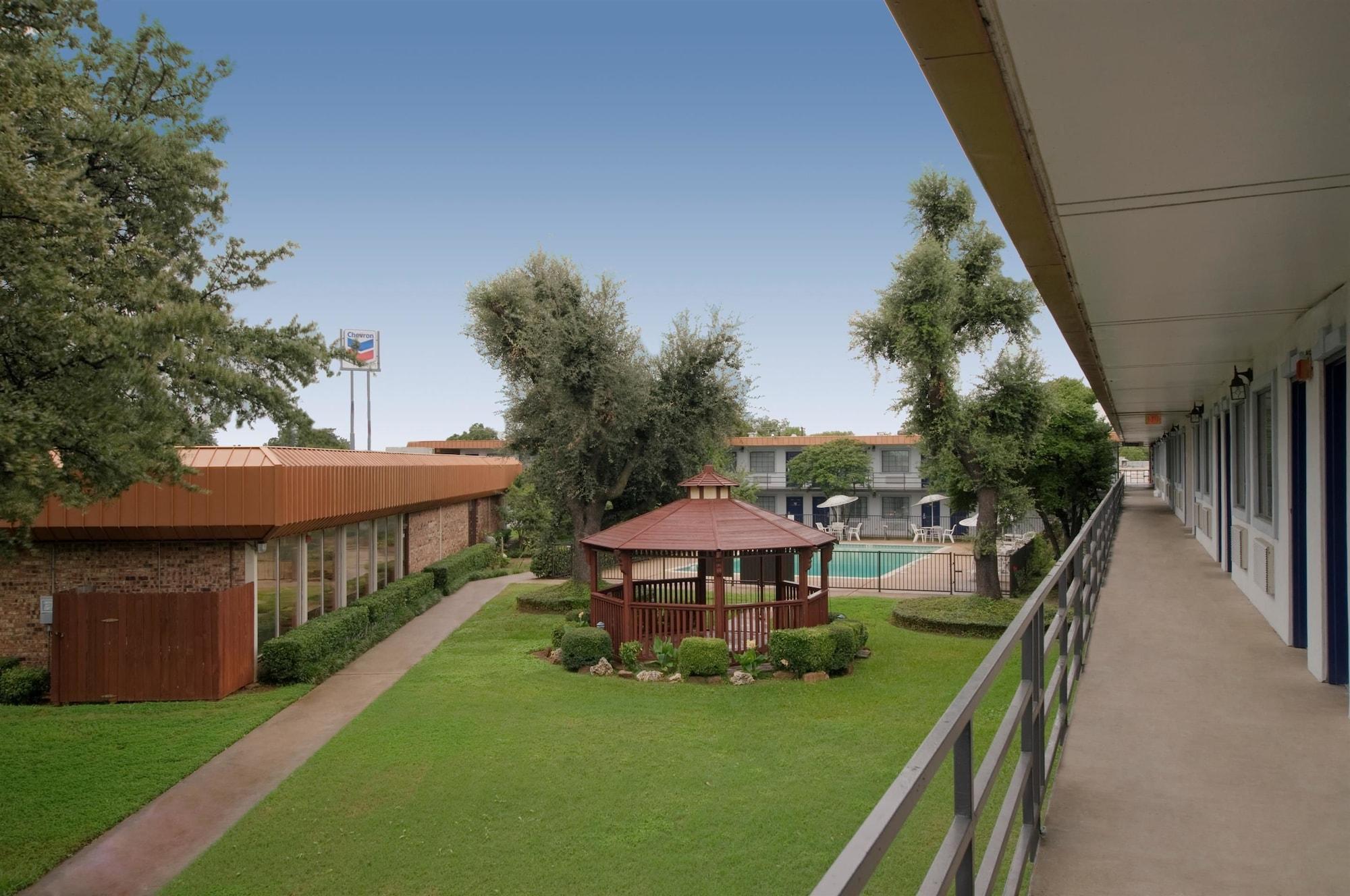 Americas Best Value Inn Fort Worth/Hurst Richland Hills Экстерьер фото