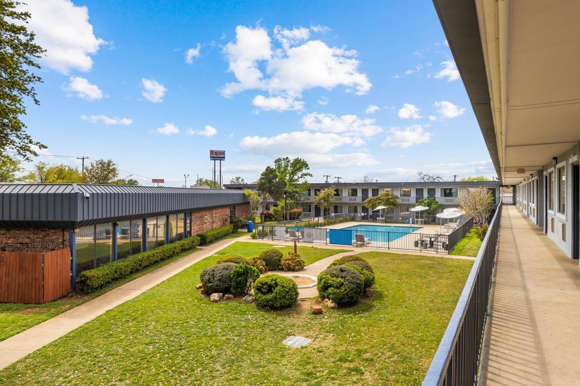 Americas Best Value Inn Fort Worth/Hurst Richland Hills Экстерьер фото