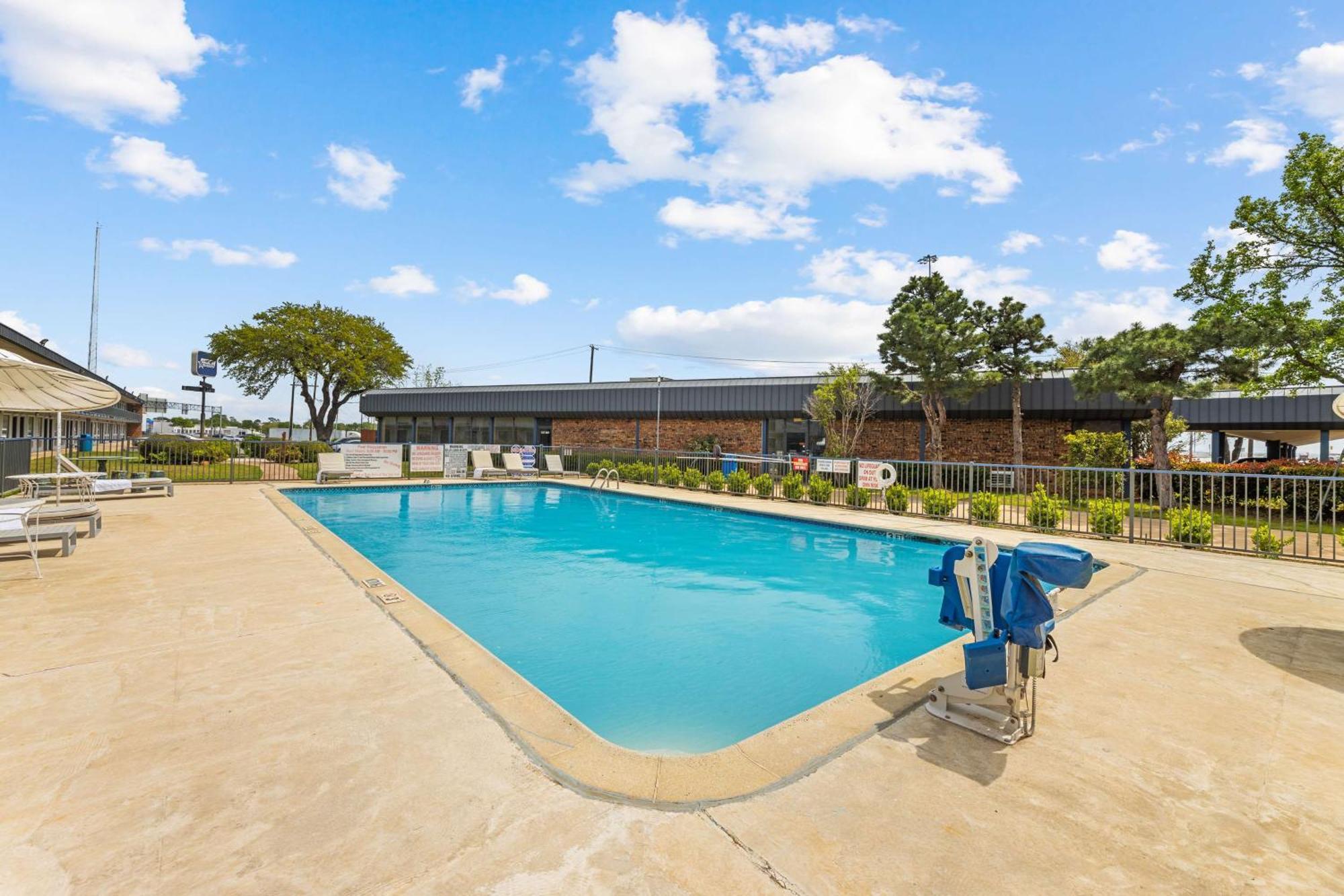 Americas Best Value Inn Fort Worth/Hurst Richland Hills Экстерьер фото