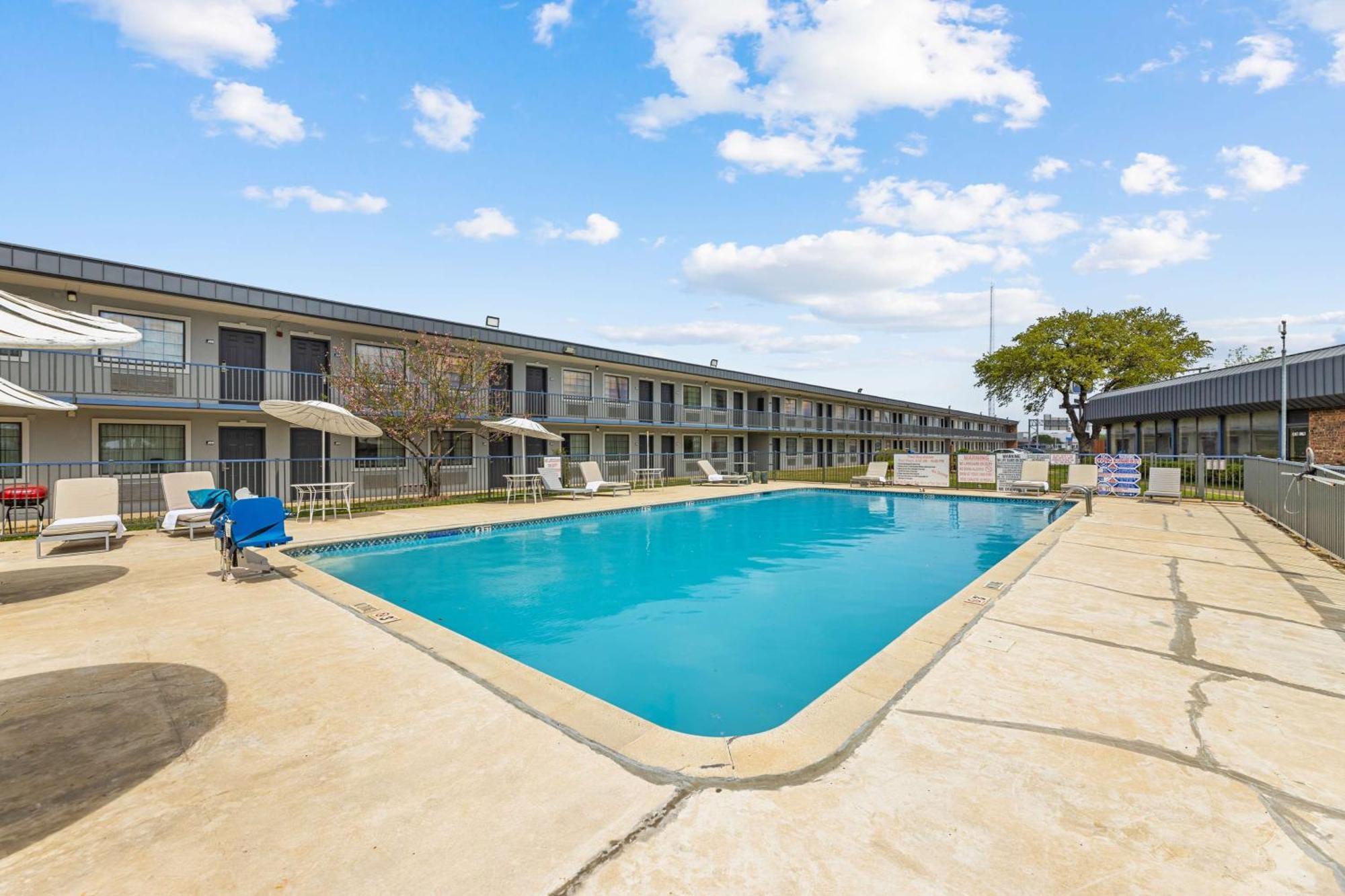 Americas Best Value Inn Fort Worth/Hurst Richland Hills Экстерьер фото