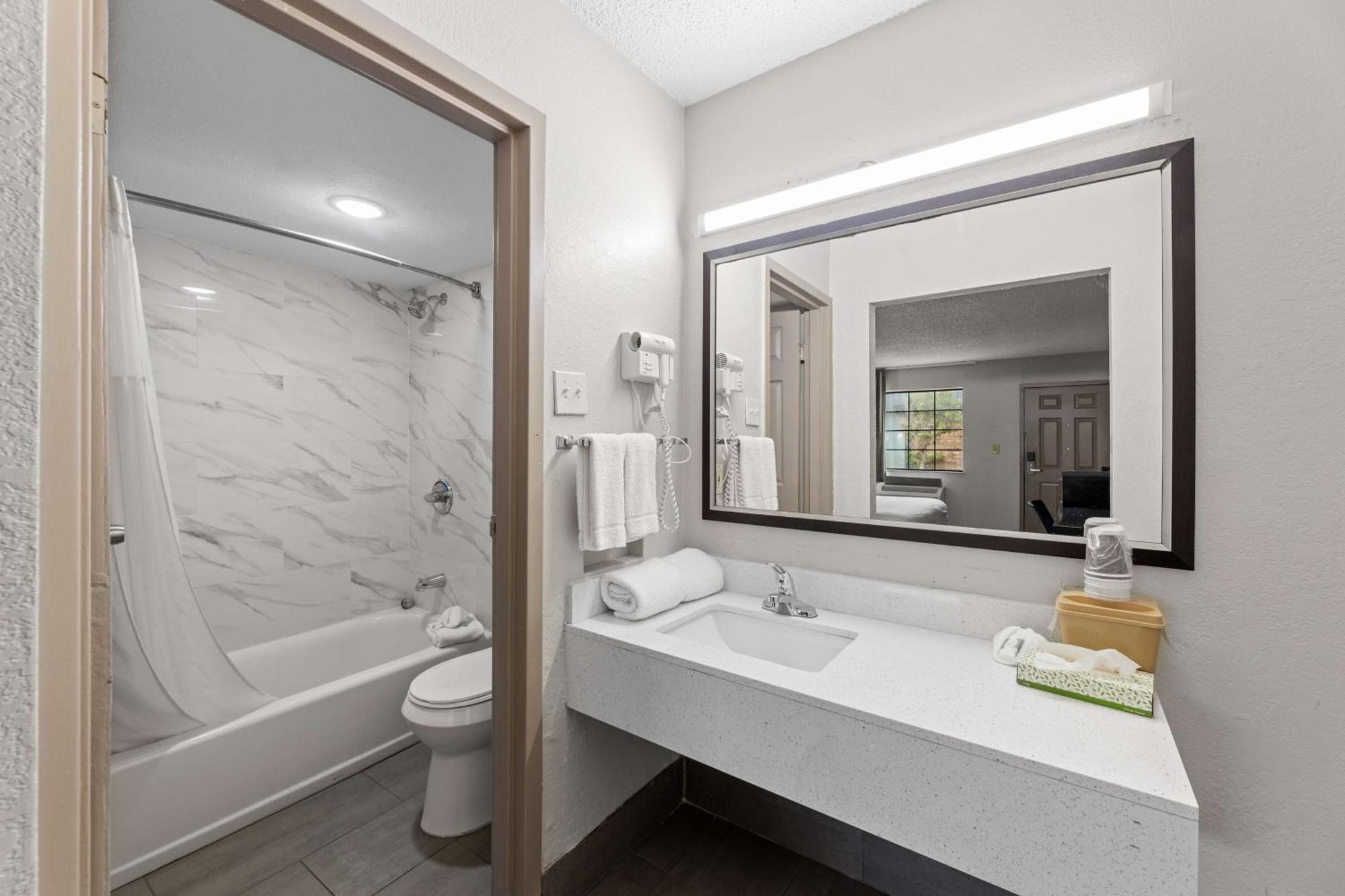 Americas Best Value Inn Fort Worth/Hurst Richland Hills Экстерьер фото