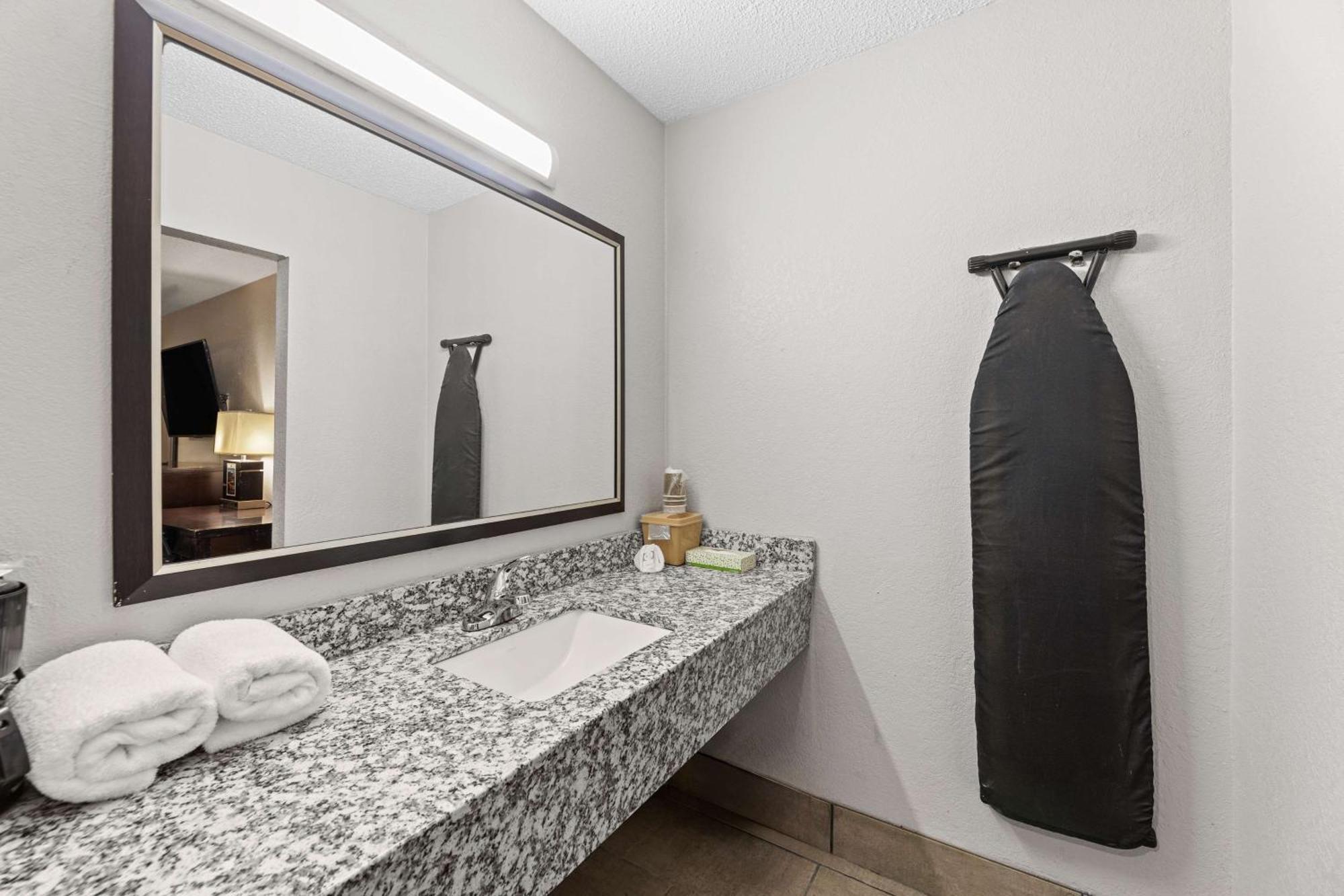 Americas Best Value Inn Fort Worth/Hurst Richland Hills Экстерьер фото