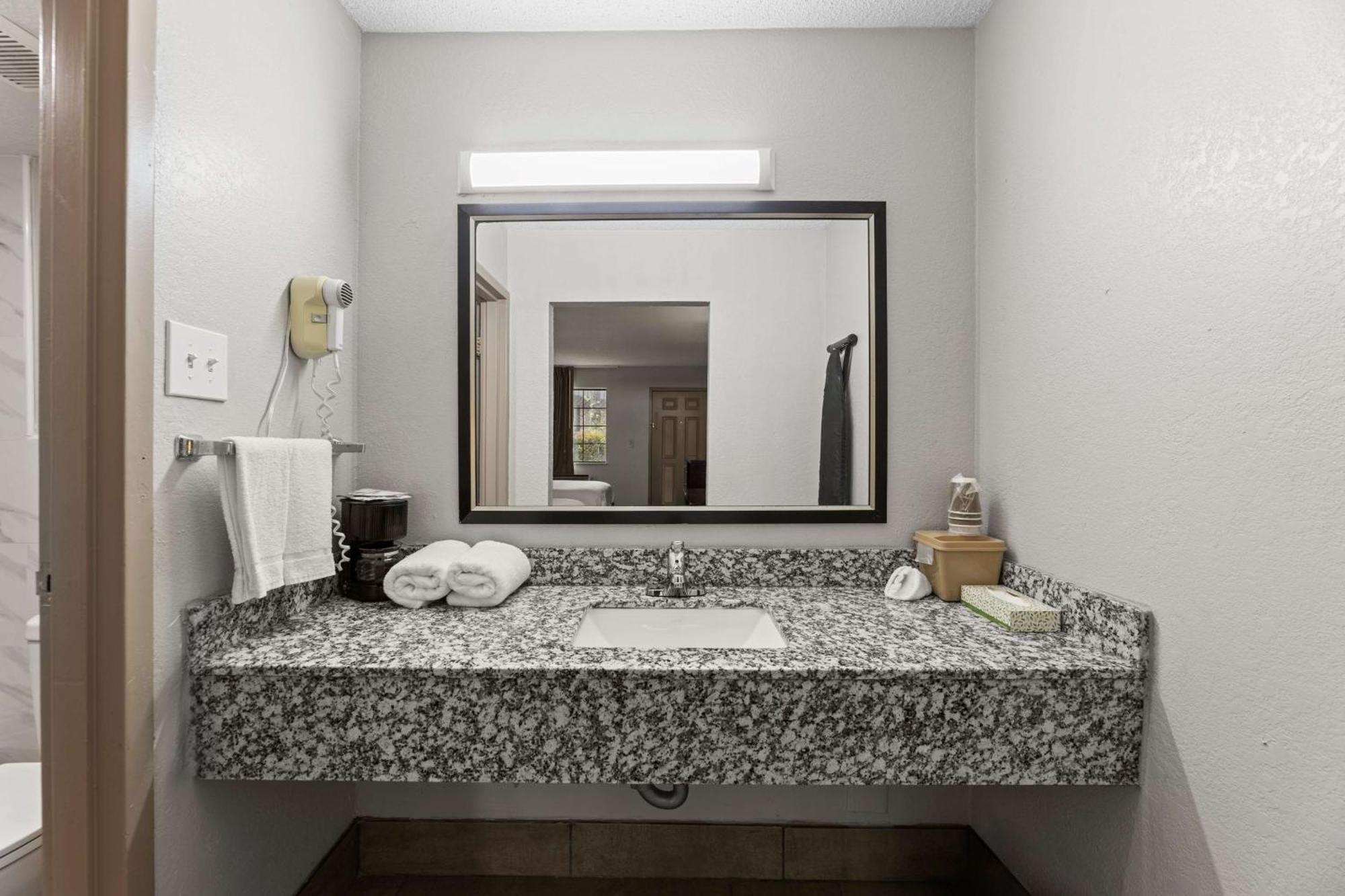 Americas Best Value Inn Fort Worth/Hurst Richland Hills Экстерьер фото